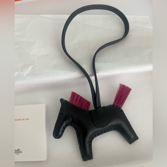 NIB Hermes Black Magnolia Fuchsia Milo Lambskin Horsehair GriGri Rodeo Charm PM - Picture 2 of 4